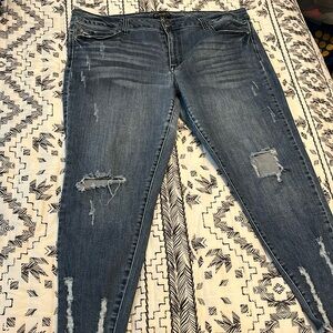 Forever 21 Plus Distressed Jeans Size 20